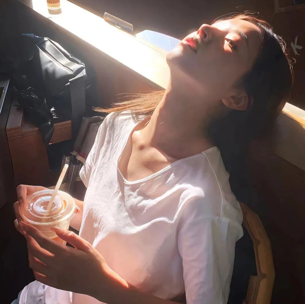 美好星期天 在线观看封面